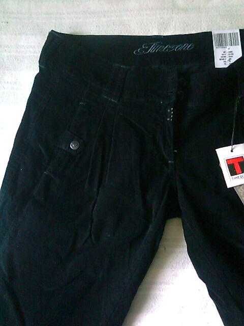 Calças de veludo Timezone com etiqueta