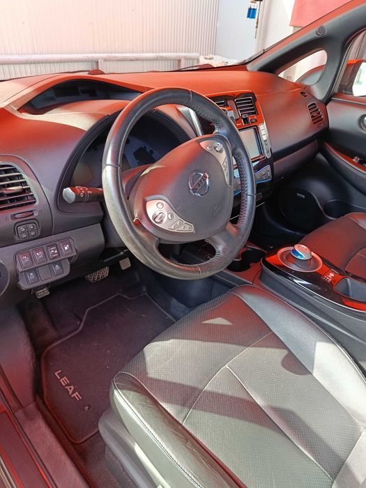 NISSAN LEAF Tekna 30 kw