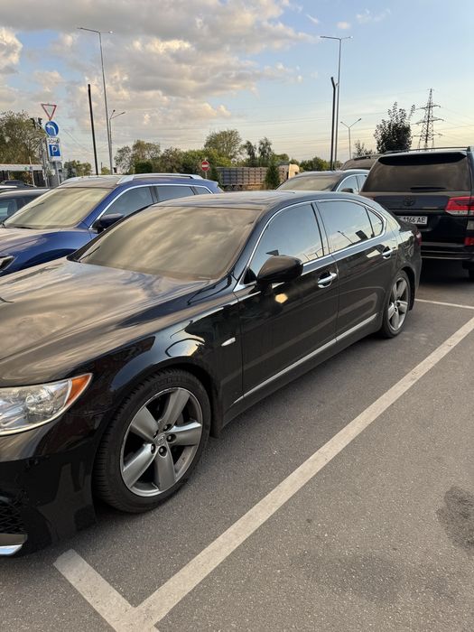 Продаю Lexus LS 460