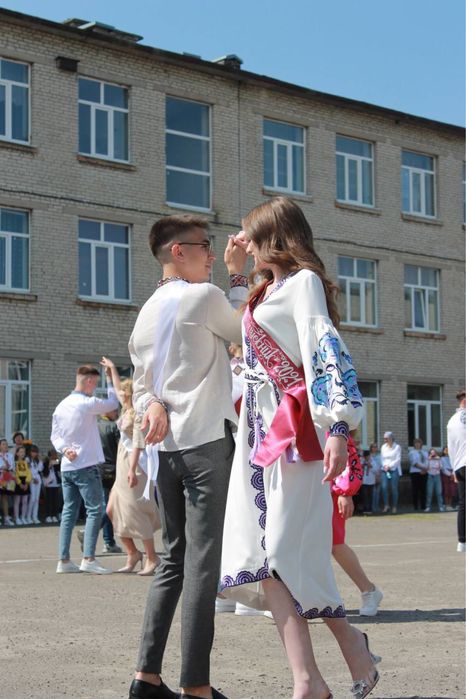 Вишита сукня в українському стилі