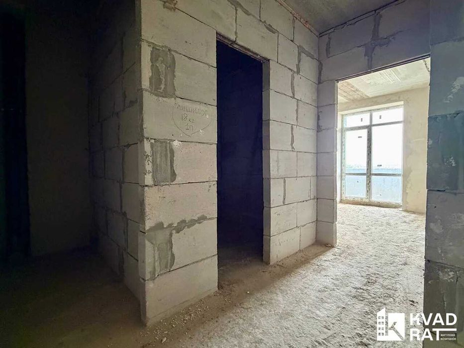 Здана та готова до ремонту 2-кім квартира ! 67 м2 + кладовка у подарунок