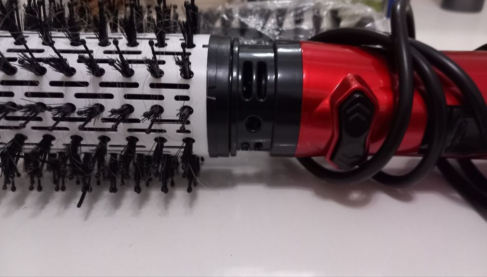 Escova eletrica de esticar e enrolar