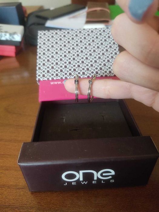 Brincos da One em Aço