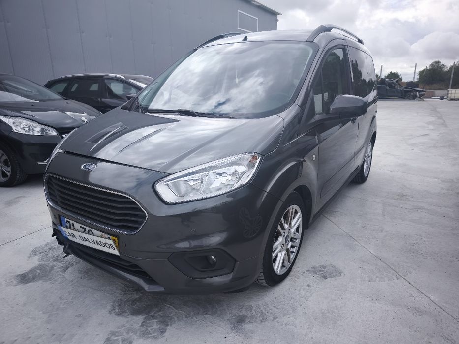 Ford Connect  5 lugares sinistrado