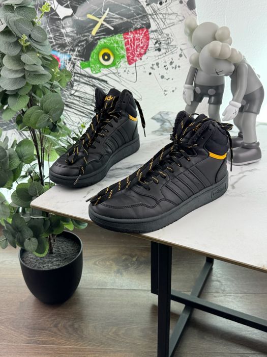Кросівки шкіряні Adidas Hoops 38.5 розмір Е16165