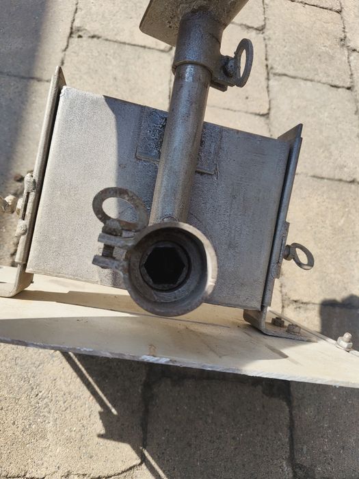 Solidny stojak / Przyrząd warsztatowy DIY – prowadnica, docisk, stal