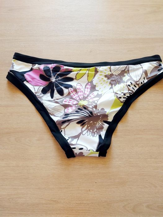Cueca biquini branca florida
