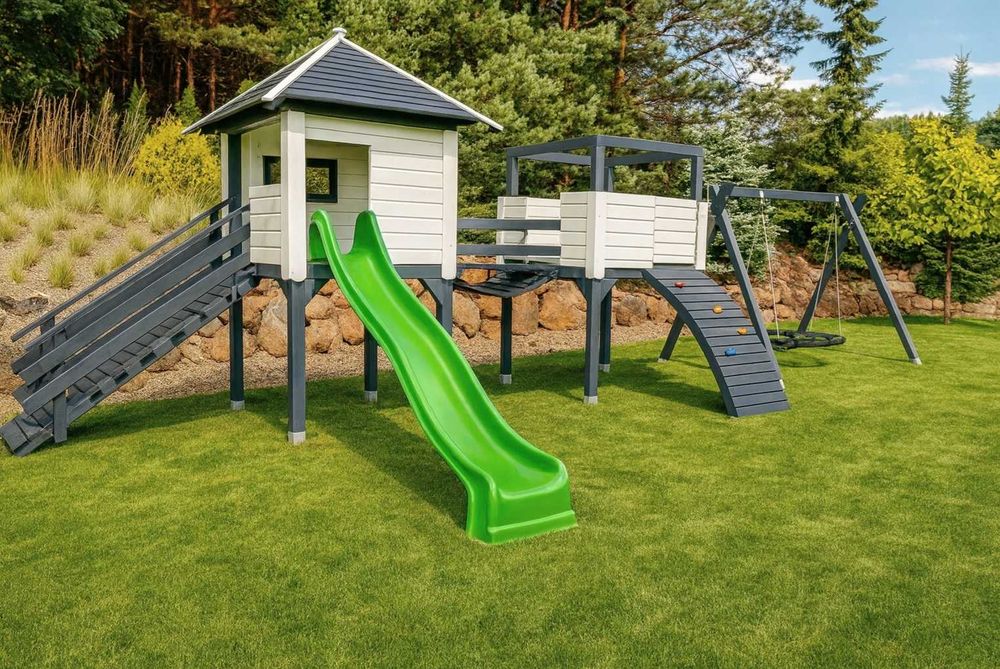 Plac zabaw drewniany domek, mostek, huśtawki, zjeżdżalnia