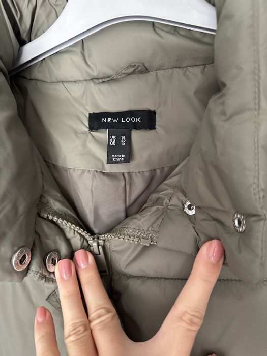 Жилетка кольору хакі 42 розмір