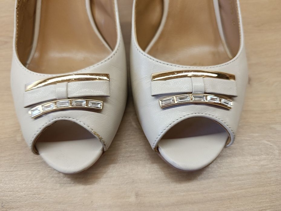 Buty na obcasie słupku r. 37