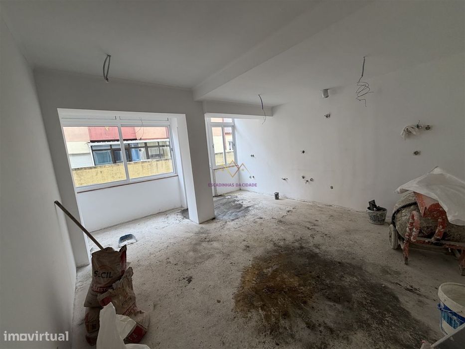 Apartamento com Terraço em Queluz