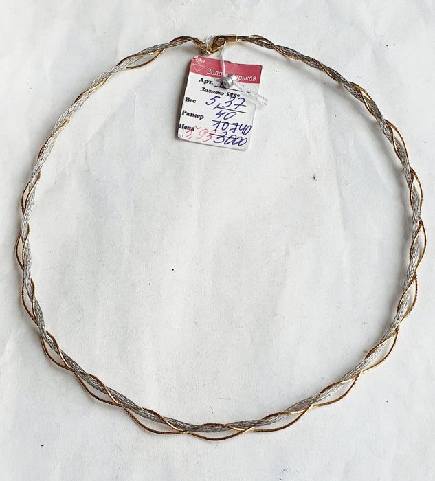В продаже золотые колье 585 пробы