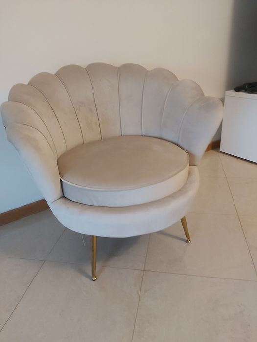 Vendo cadeirão flower de cor bege