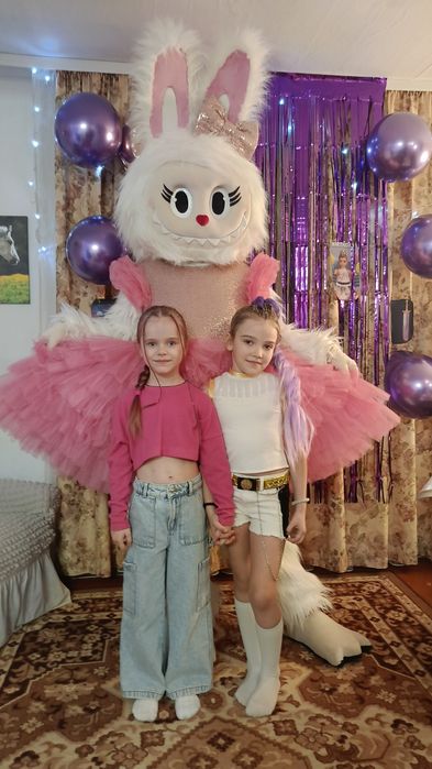 Білий,рожевий мішка,Лабубу,зайкаСердючка,аніматори
