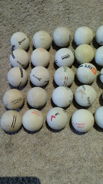 Lote de 70 bolas de golfe.