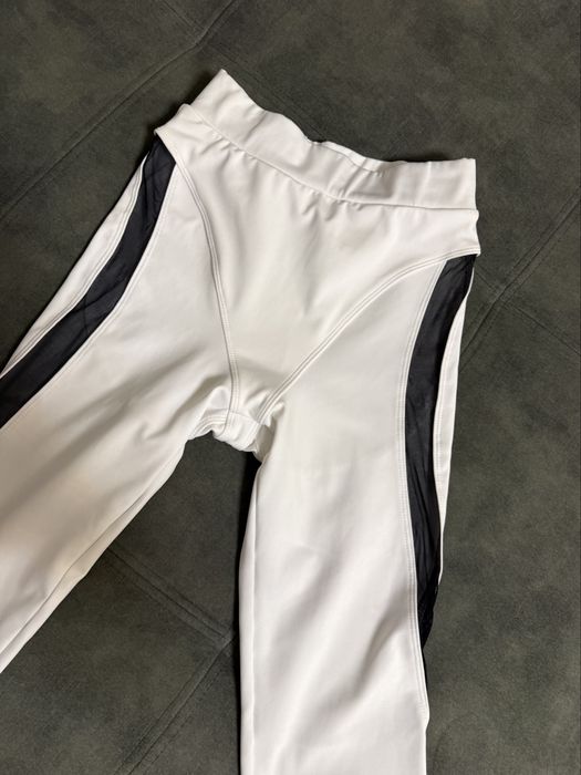 Костюм для йоги/фітнесу білого кольору з чорними вставками