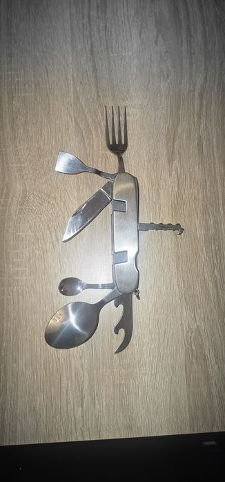 Alicate multi usos e canivetes multiusos