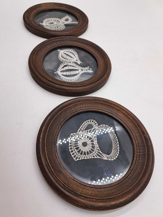 Obrazek koronkowy haft szydełko okrągła rama jabłko cebule filiżanka