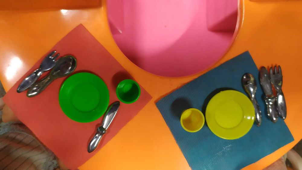 Cozinha das barriguitas, utensílios e bonecas