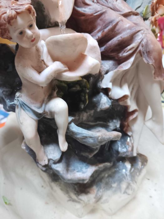Estatueta antiga - Fonte elétrica inspirada nas esculturas de Giuseppe Armani
