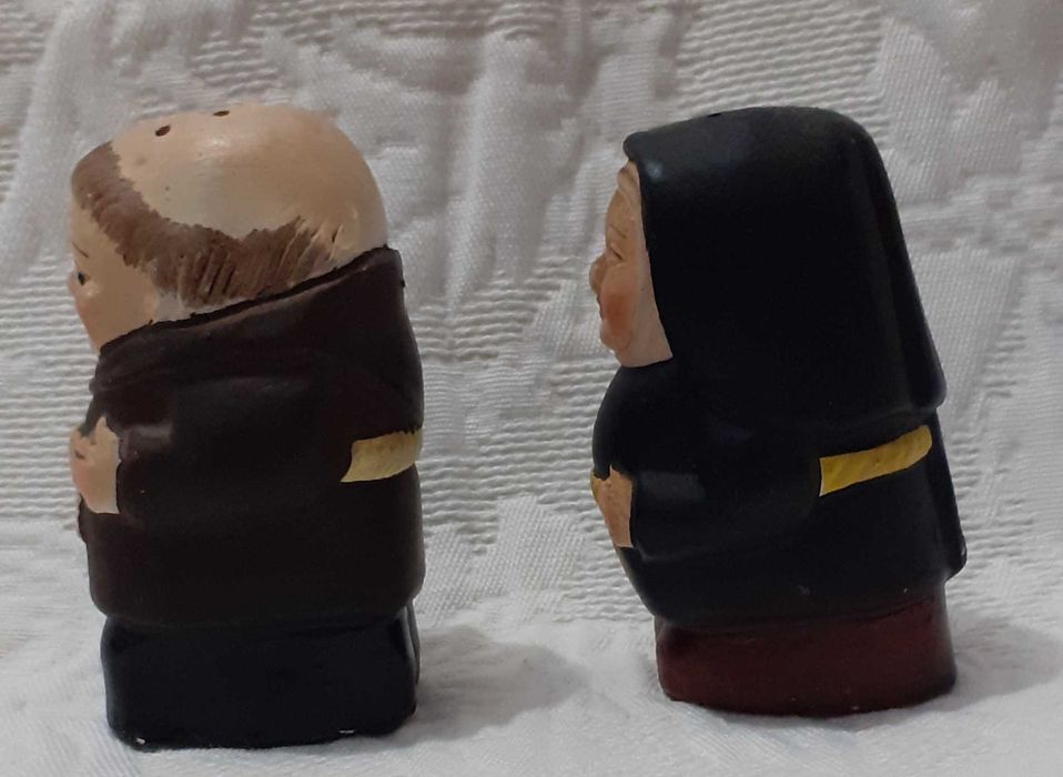 Saleiro / Pimenteiro- Freira e Frade  Antigos