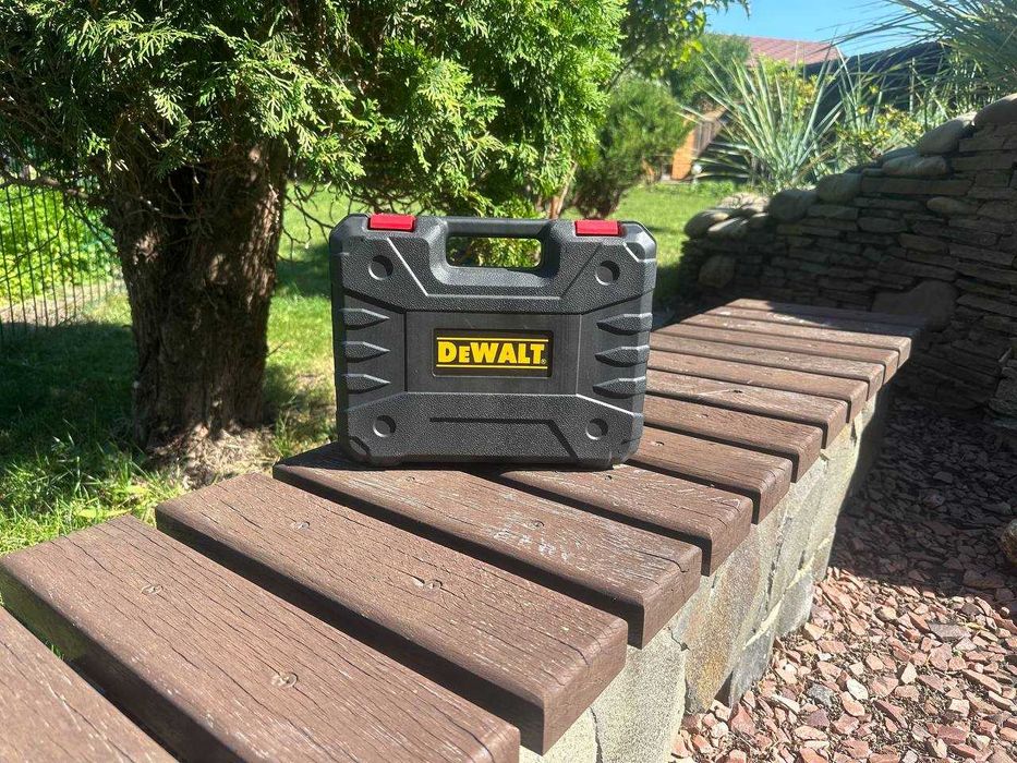 Шуруповерт DeWALT девольт с набором инструментов 24ед . Гарантия 12мес