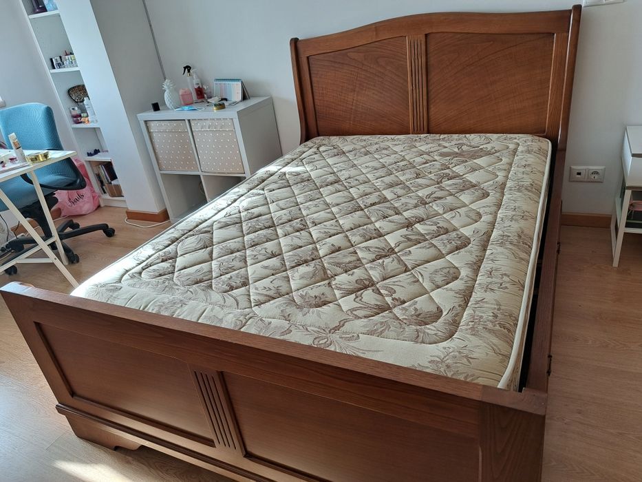 Cama de casal com gavetas