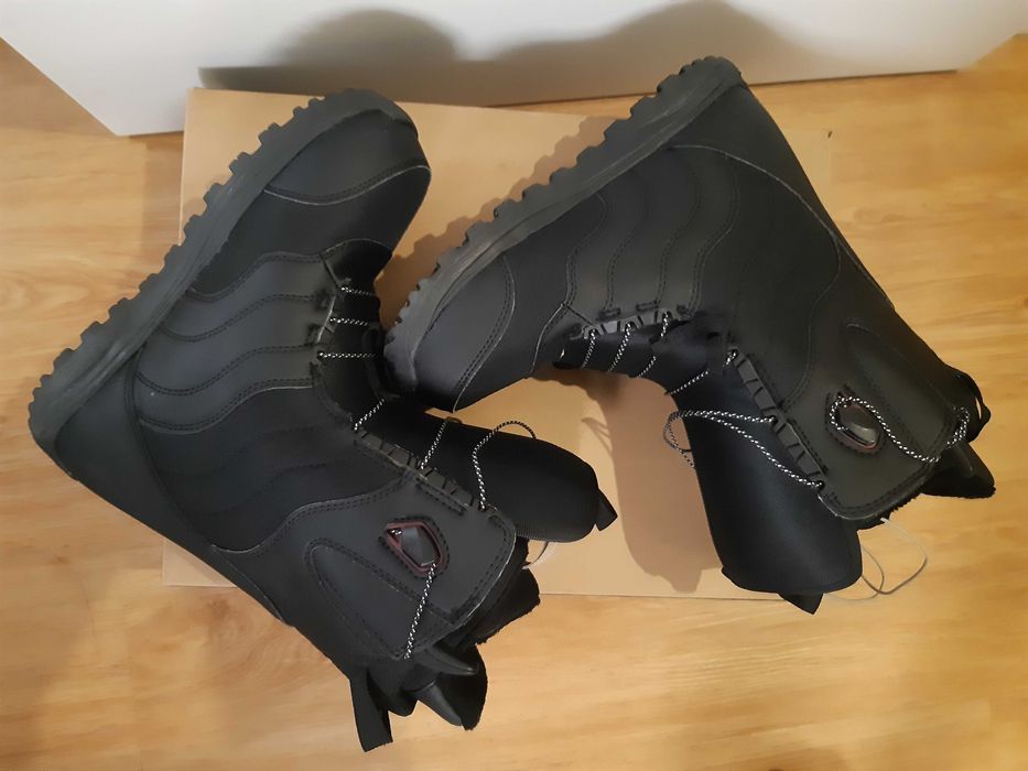 Buty i zapięcia snowboardowe firmy BURTON