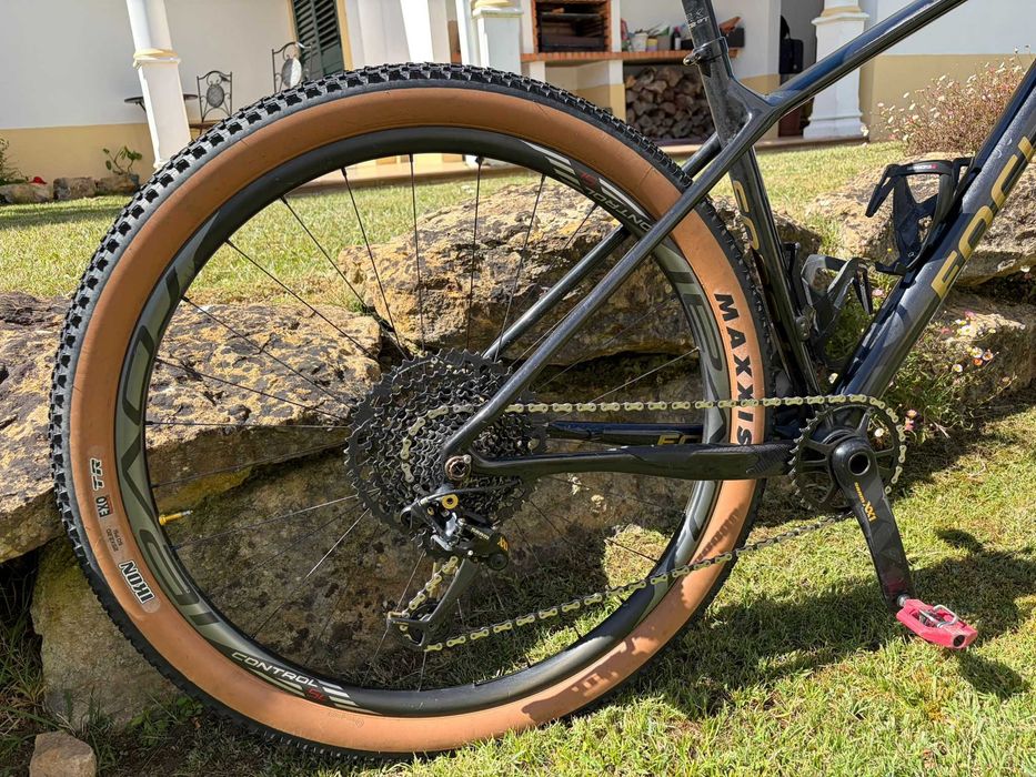 Focus Raven Max Team (Roval SL, RS1, XX1) 9.8Kg