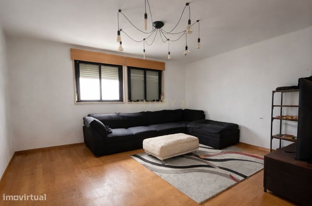 Apartamento T4 na Alta de Lisboa com lugar de estacionamento e arrecad