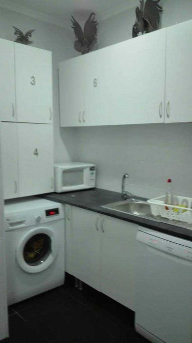 Alugo quarto em Algés