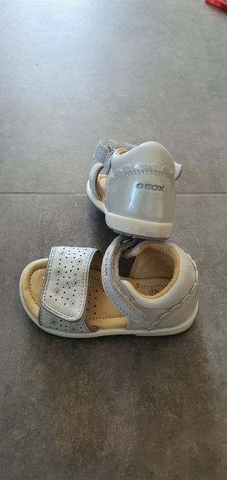 Sandálias Geox tamanho 22