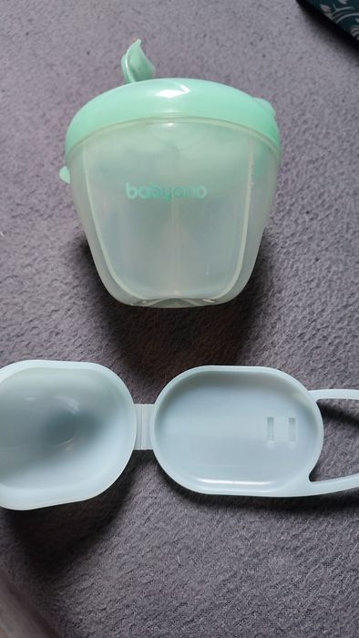 Pojemnik na smoczek oraz do mleka modyfikowanego