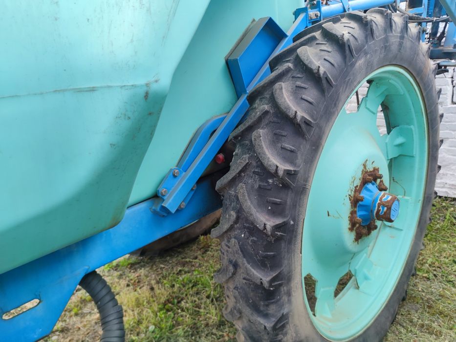 Оприскувач прицепний Berthoud Tracker 3200