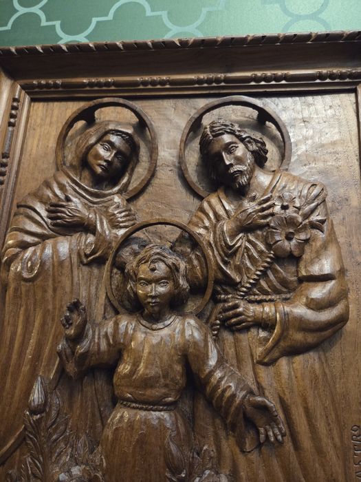 Sagrada família esculpida em madeira