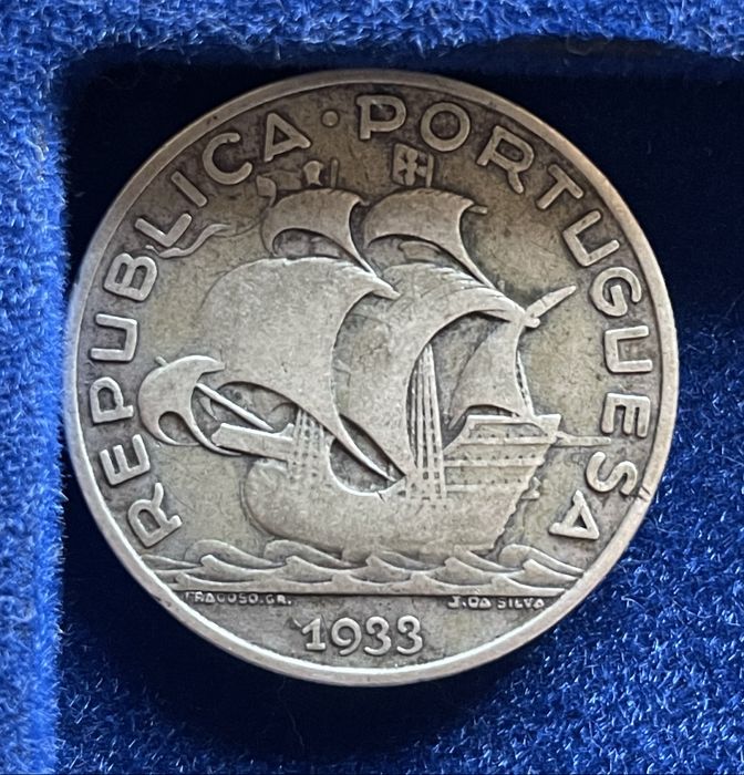 Moedas 50 centimos em alpaca e 10$00 de 1933 prata