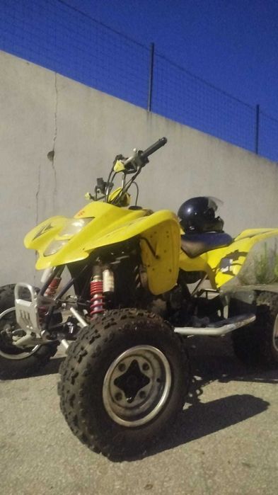 Moto 4 Suzuki 400LT-Z