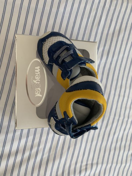 Calçado de bebé novo e/ ou semi-novo