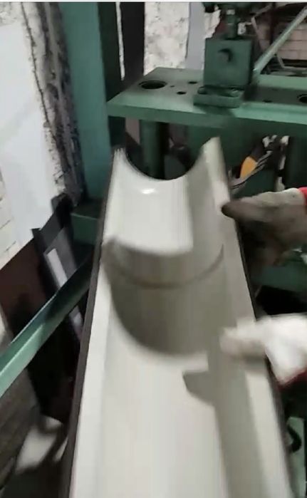 Станок для виробництва круглого конька