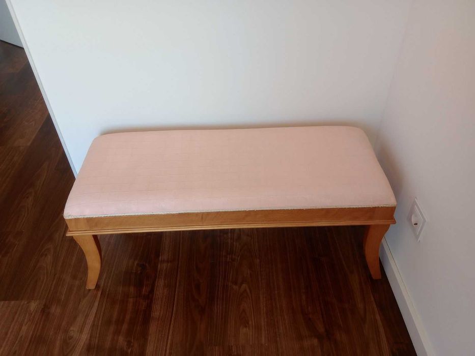Bonita banqueta em cerejeira