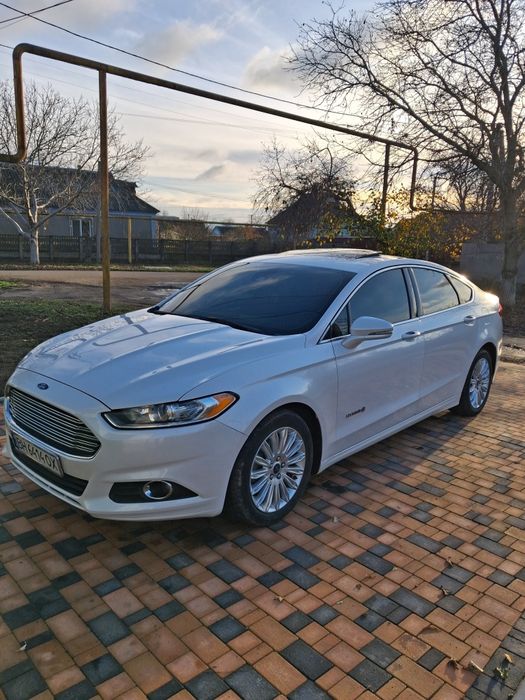 Ford fusion 2013 год.