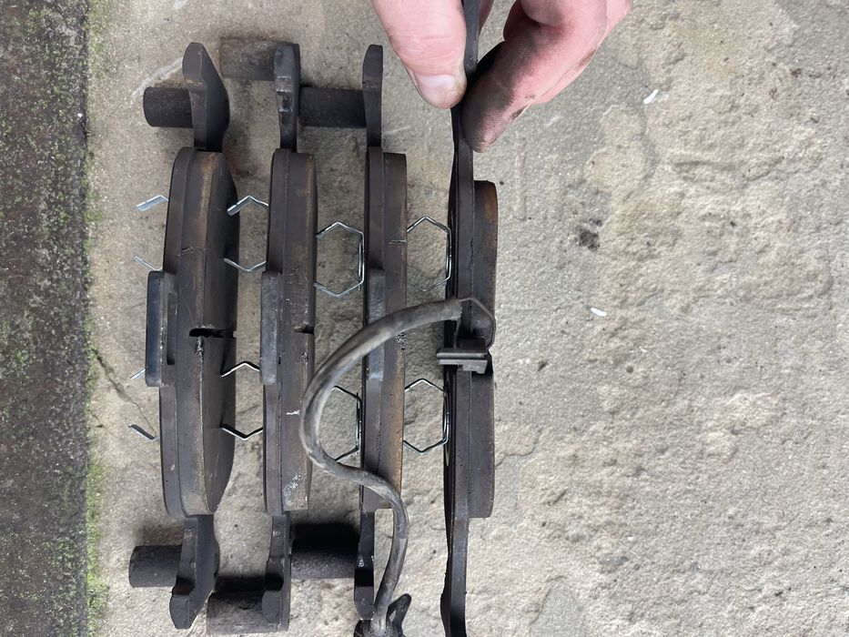 Колодки передні TRW на Audi a4b9