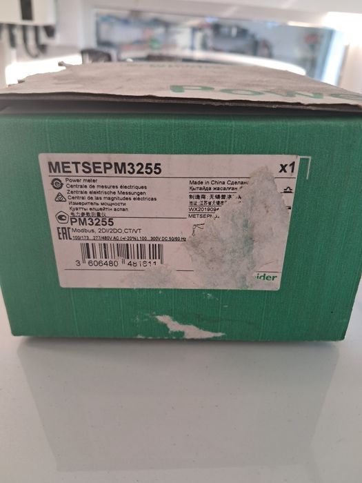 Miernik parametrów sieci z Modbus METSEPM3255