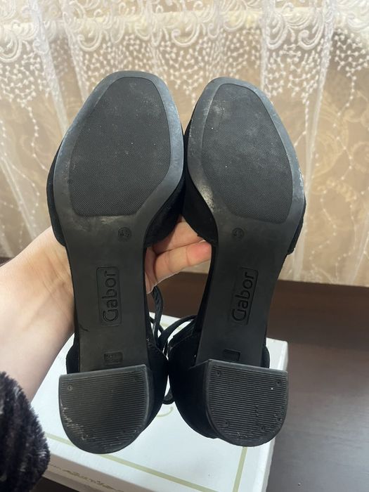 Жіночі відкриті елегантні туфлі від Gabor