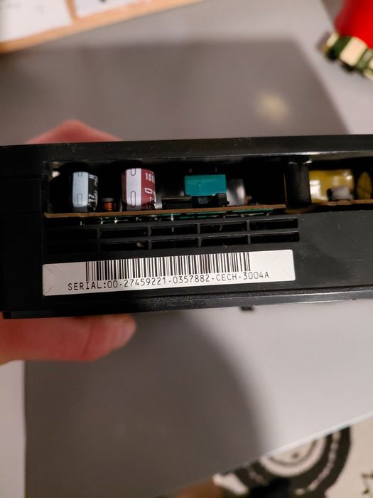 PS3 Slim 500 GB – uszkodzona (przegrzewa się)