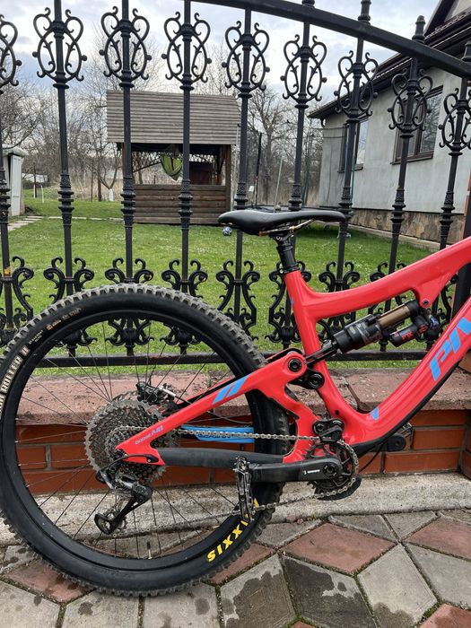 Карбоновий велосипед Pivot firebird 2019