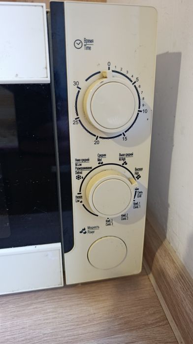 Микроволновая печь микроволновка Saturn