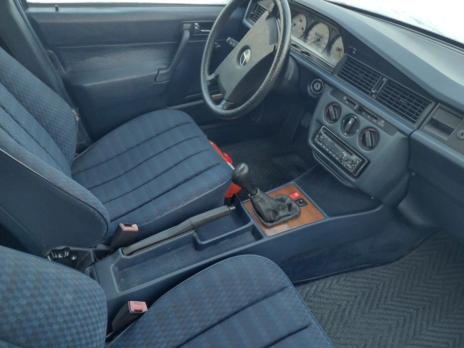 Mercedes 190 zarejestrowany