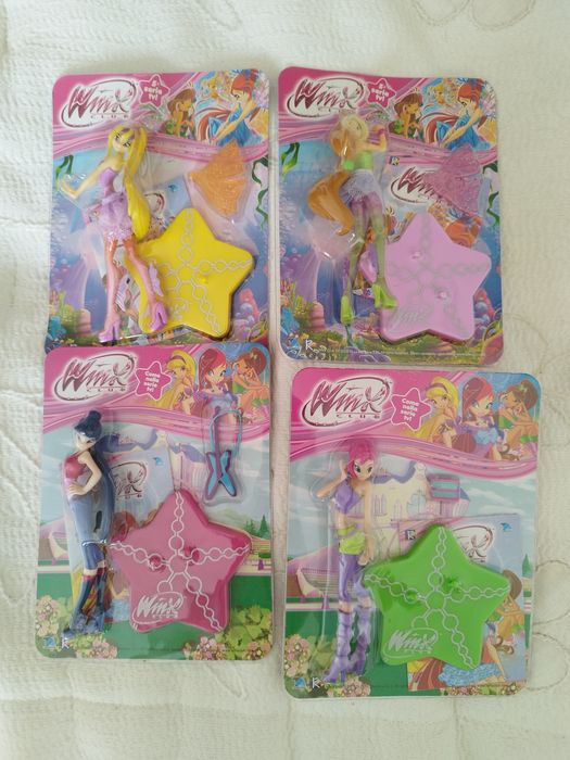 Lote com 4 bonecas e bonecos "Wings" ainda na embalagem original. Veja