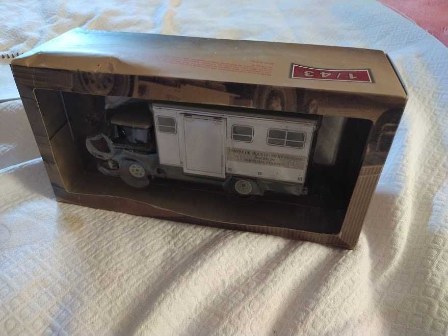 Camiões Colecionáveis Escala 1.43-     n.105